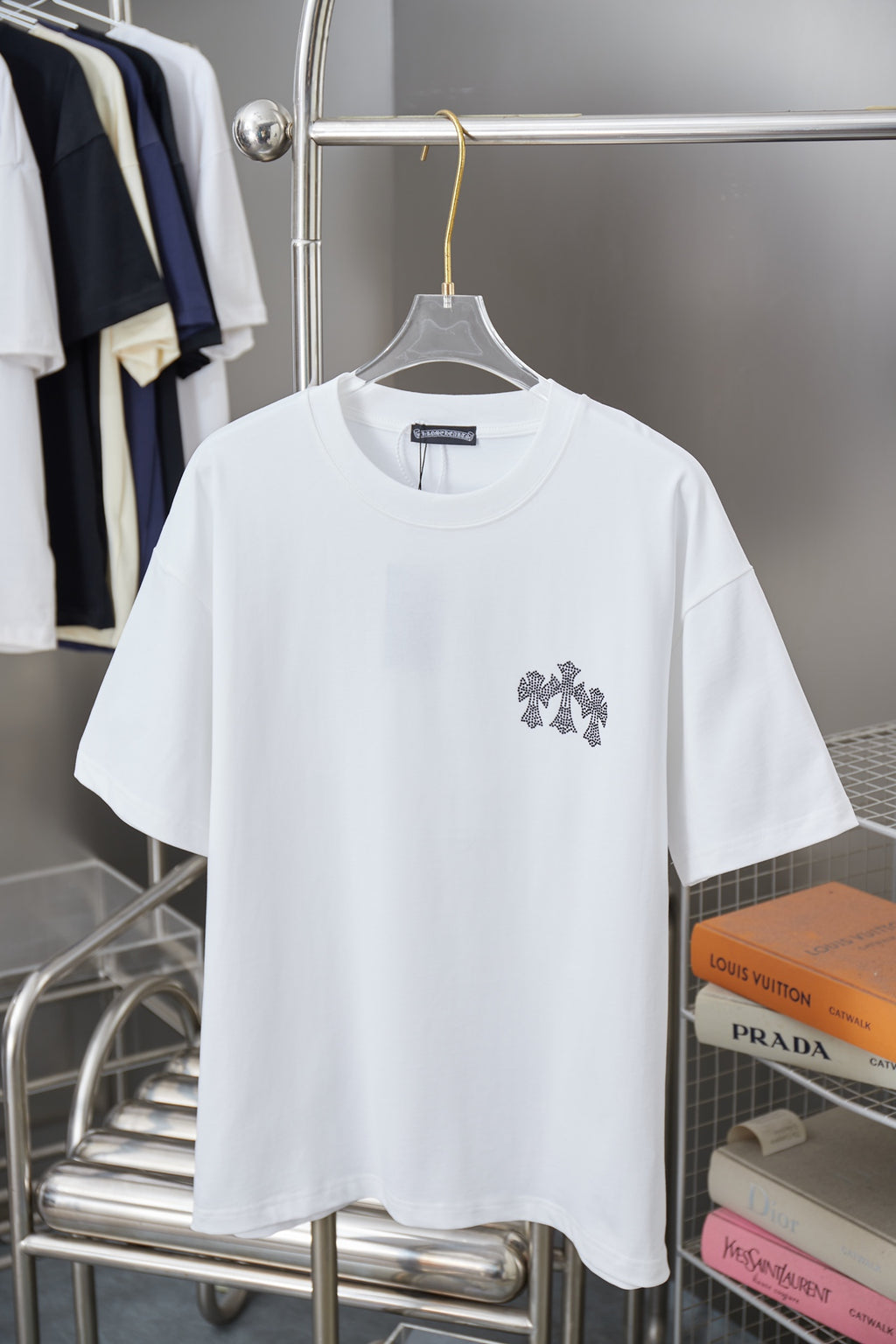 White short-sleeve T-shirt with rhinestone bow graphic on chest