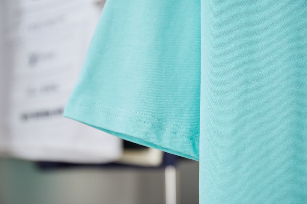 Turquoise short-sleeve T-shirt hem and sleeve edge