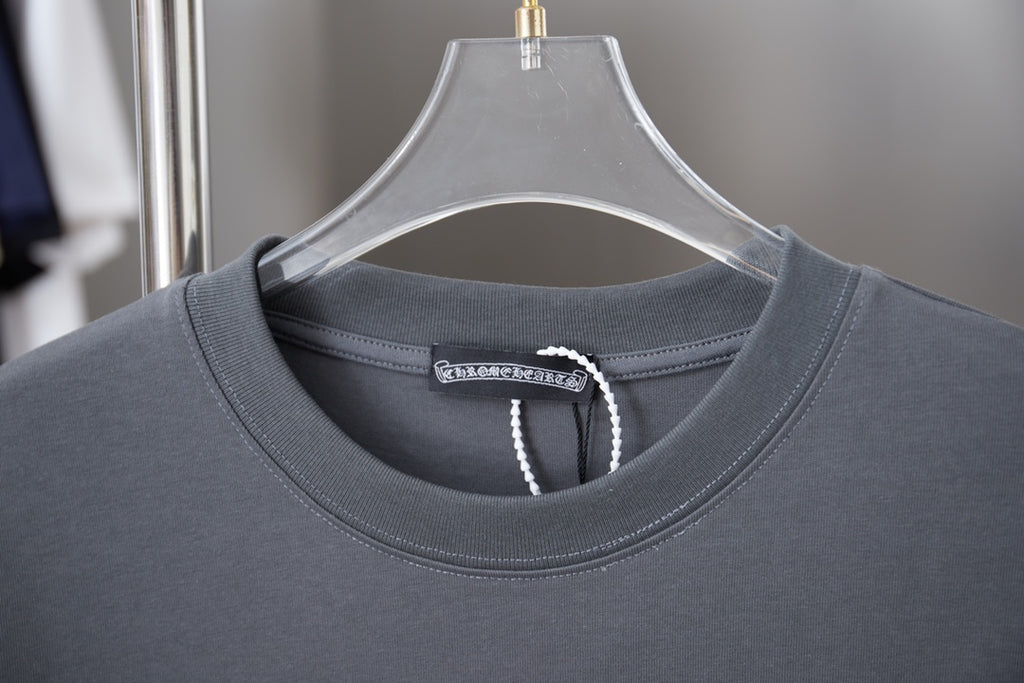 Crew-neck short-sleeve T-shirt collar close-up with inner label