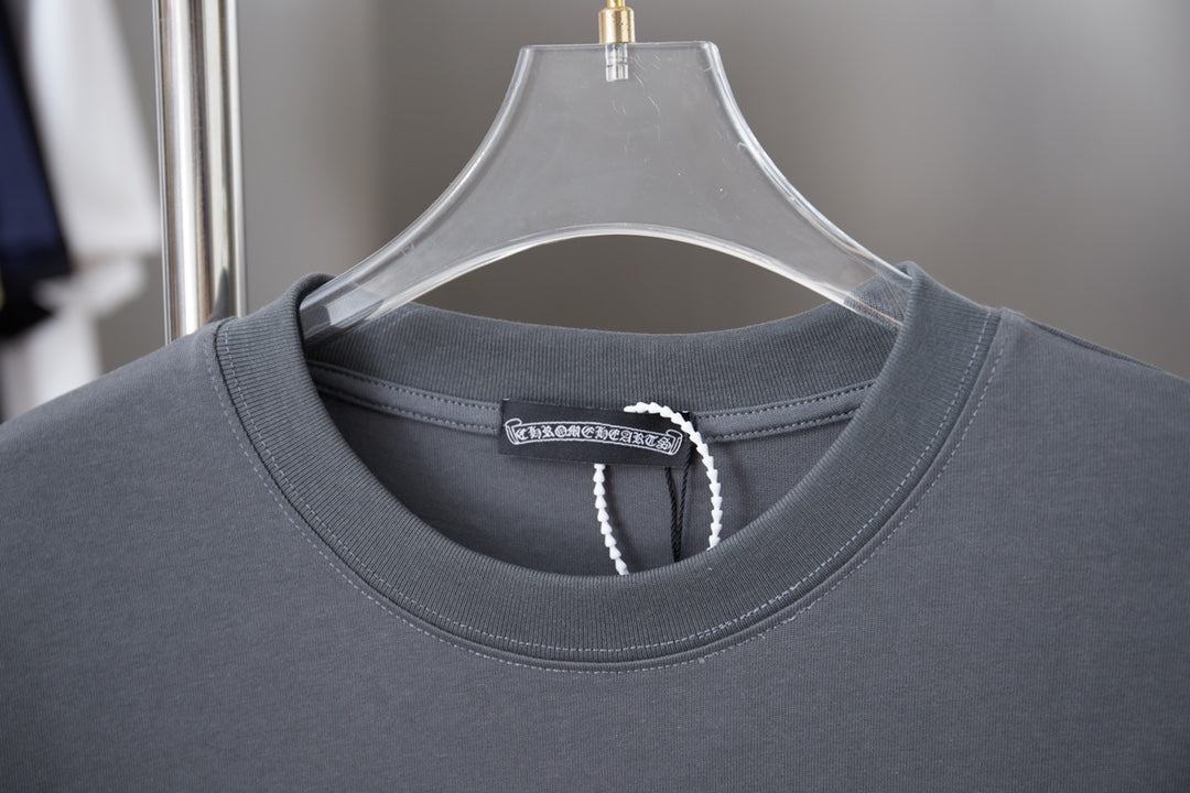 Crew-neck short-sleeve T-shirt collar close-up with inner label
