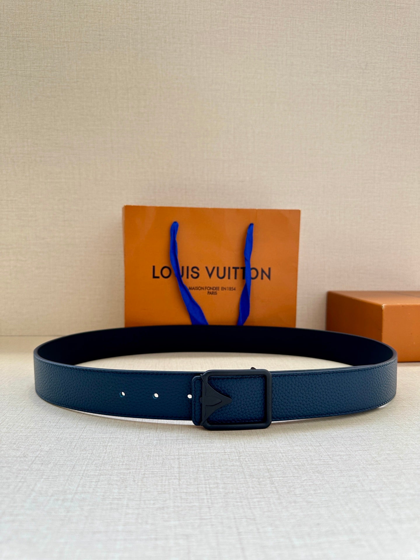 Louis Vuitton belt in textured blue leather with rectangular dark buckle