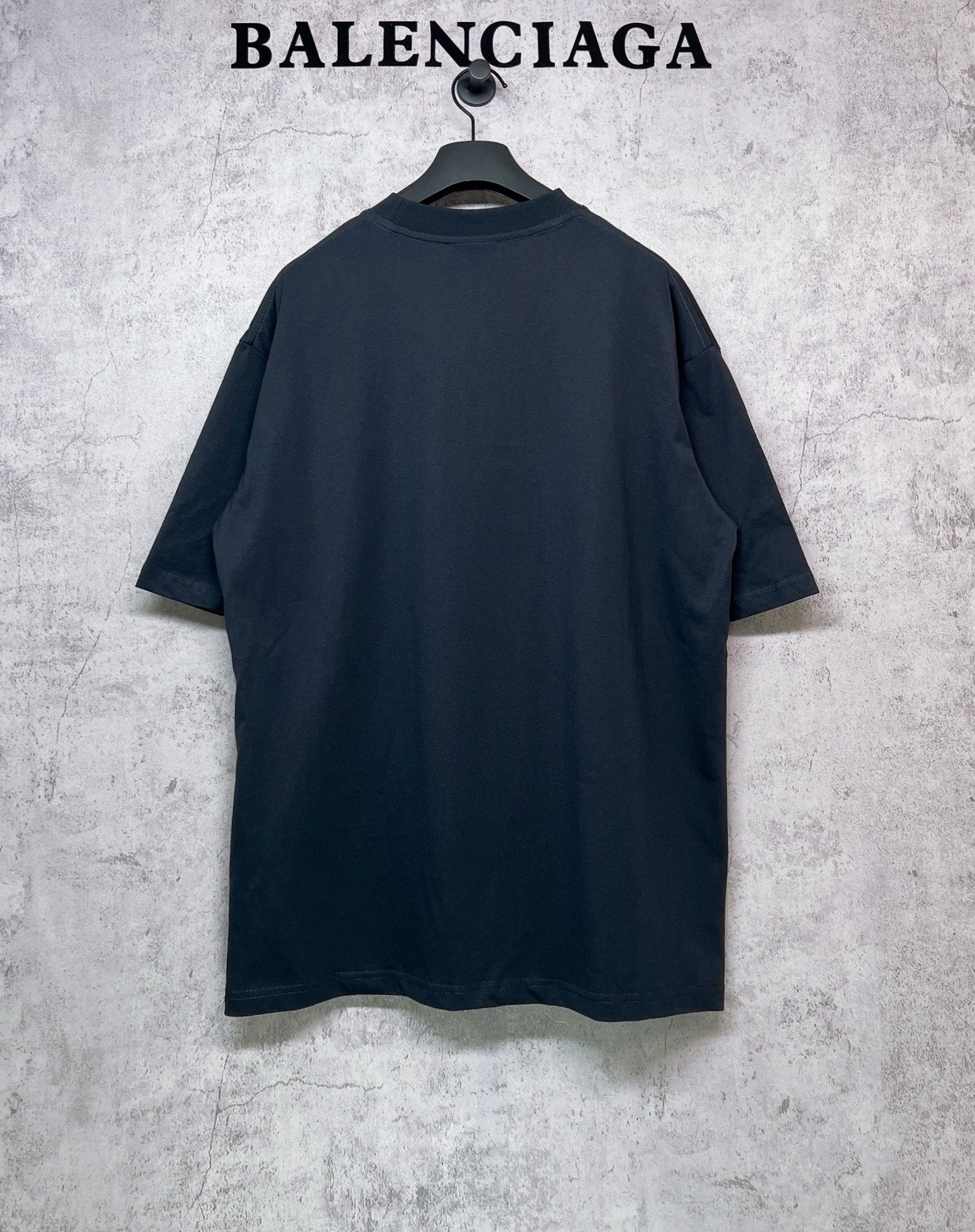 Dark navy short-sleeve T-shirt, crew neck, clean back with logo detail