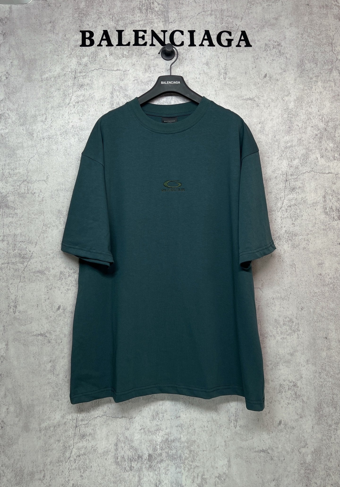 Teal short-sleeve T-shirt with crew neck and small chest emblem logo