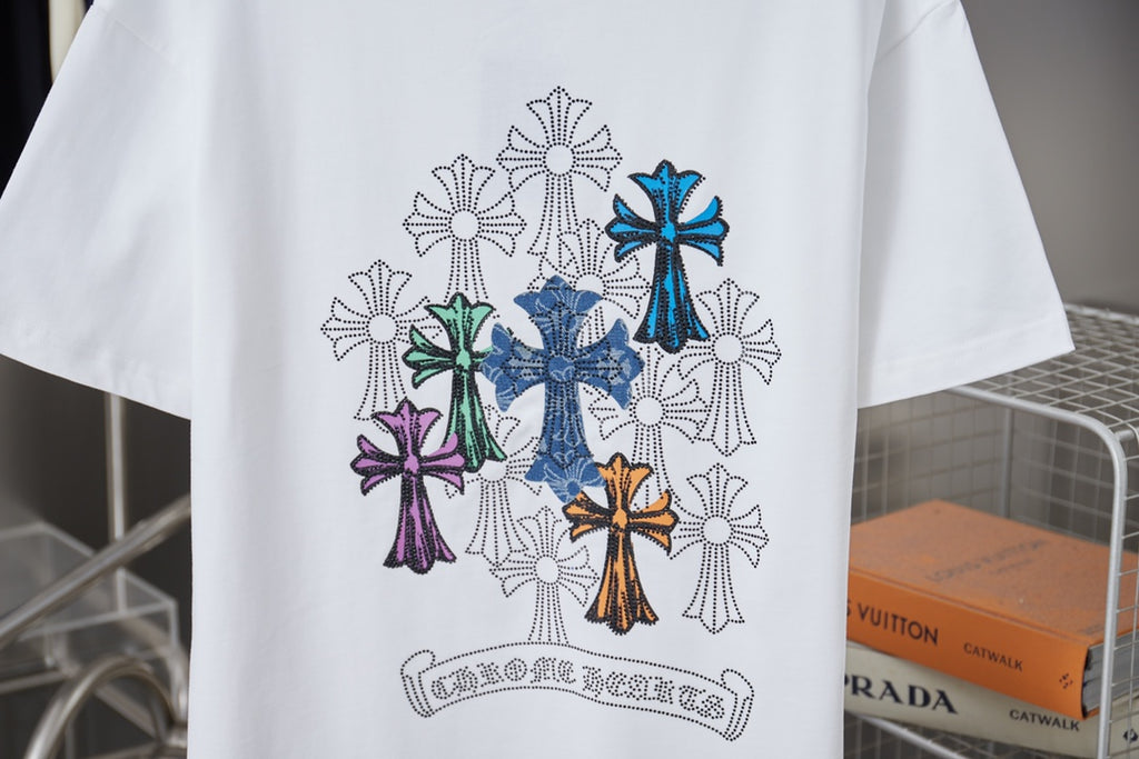 White short-sleeve T-shirt with multicolor cross and flower embroidery on the back
