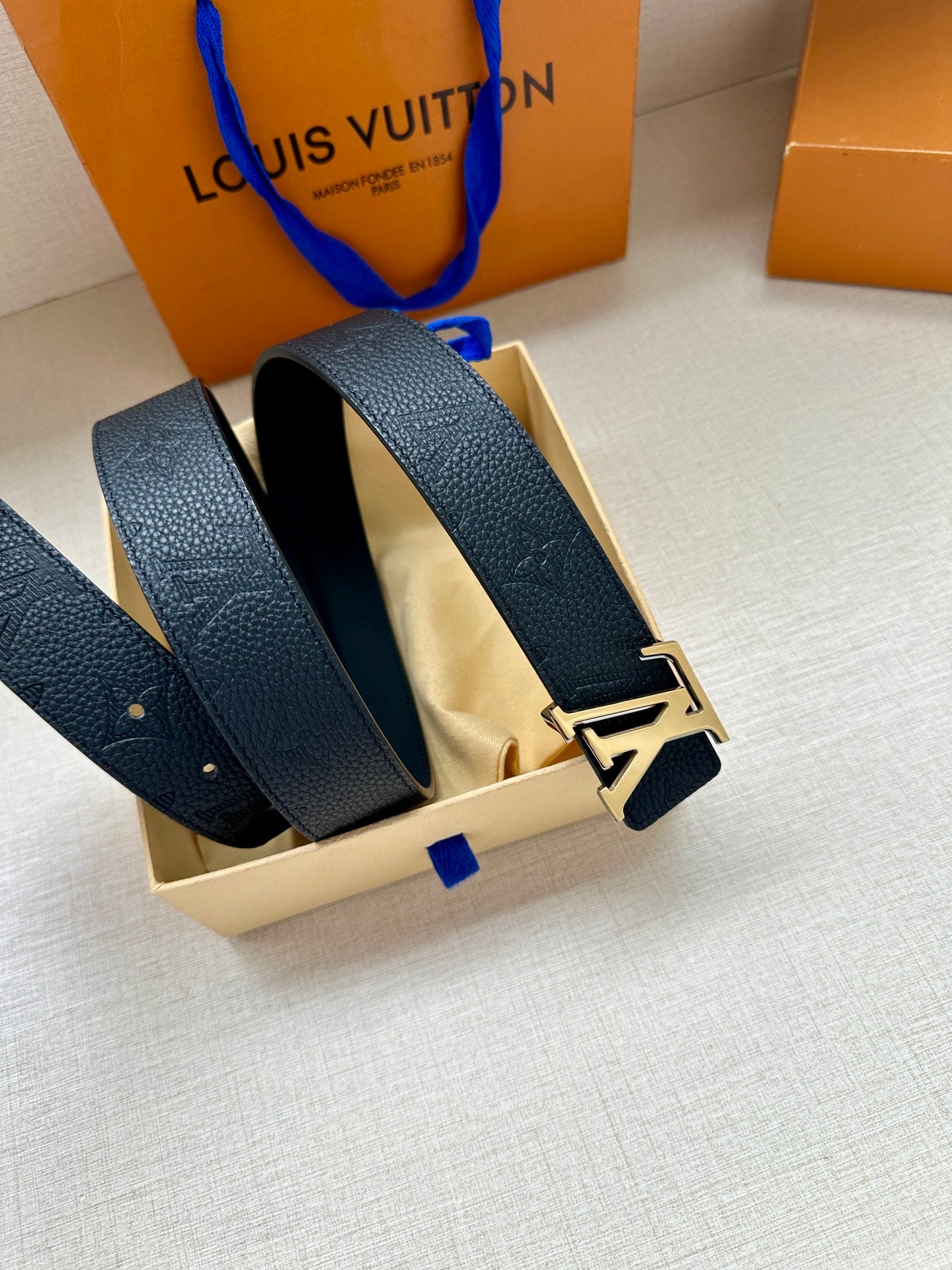 Louis Vuitton belt, dark leather strap with silver-tone LV buckle and double loop