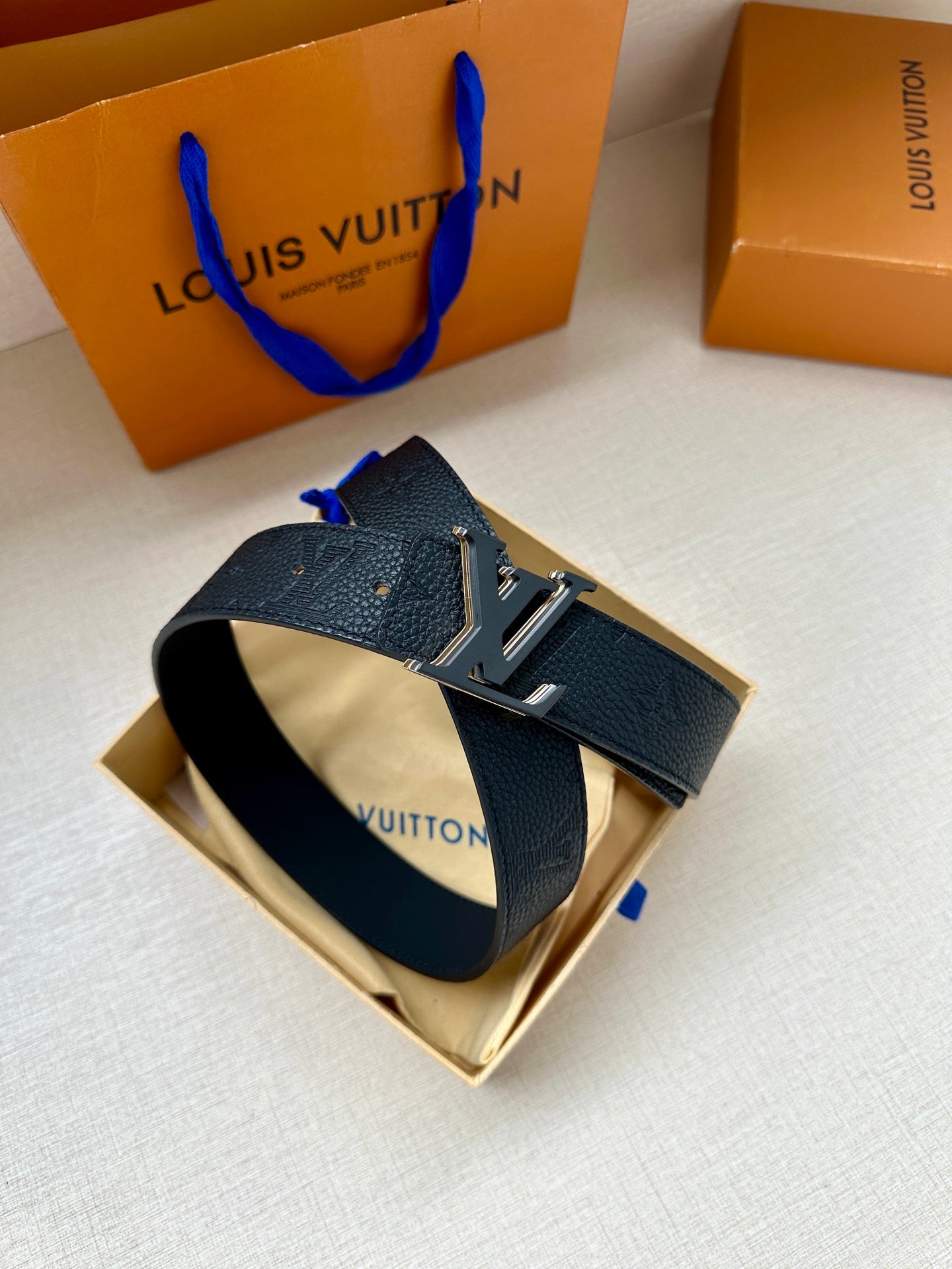 Louis Vuitton belt, dark leather strap with silver-tone LV buckle and studs