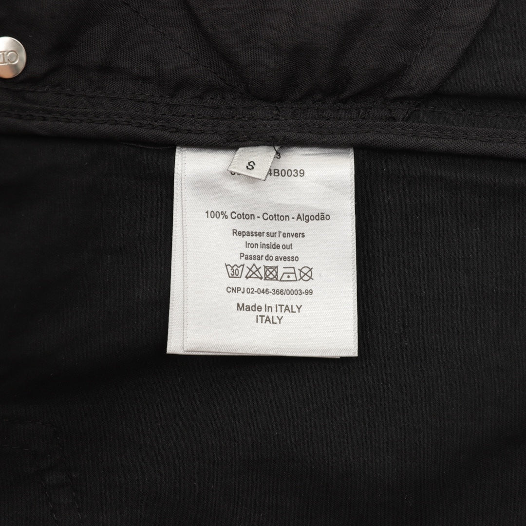 Interior label on dark pants showing 100% cotton and Made in Italy