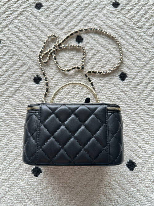 Chanel quilted bag with chain shoulder strap, black stitched diamond pattern