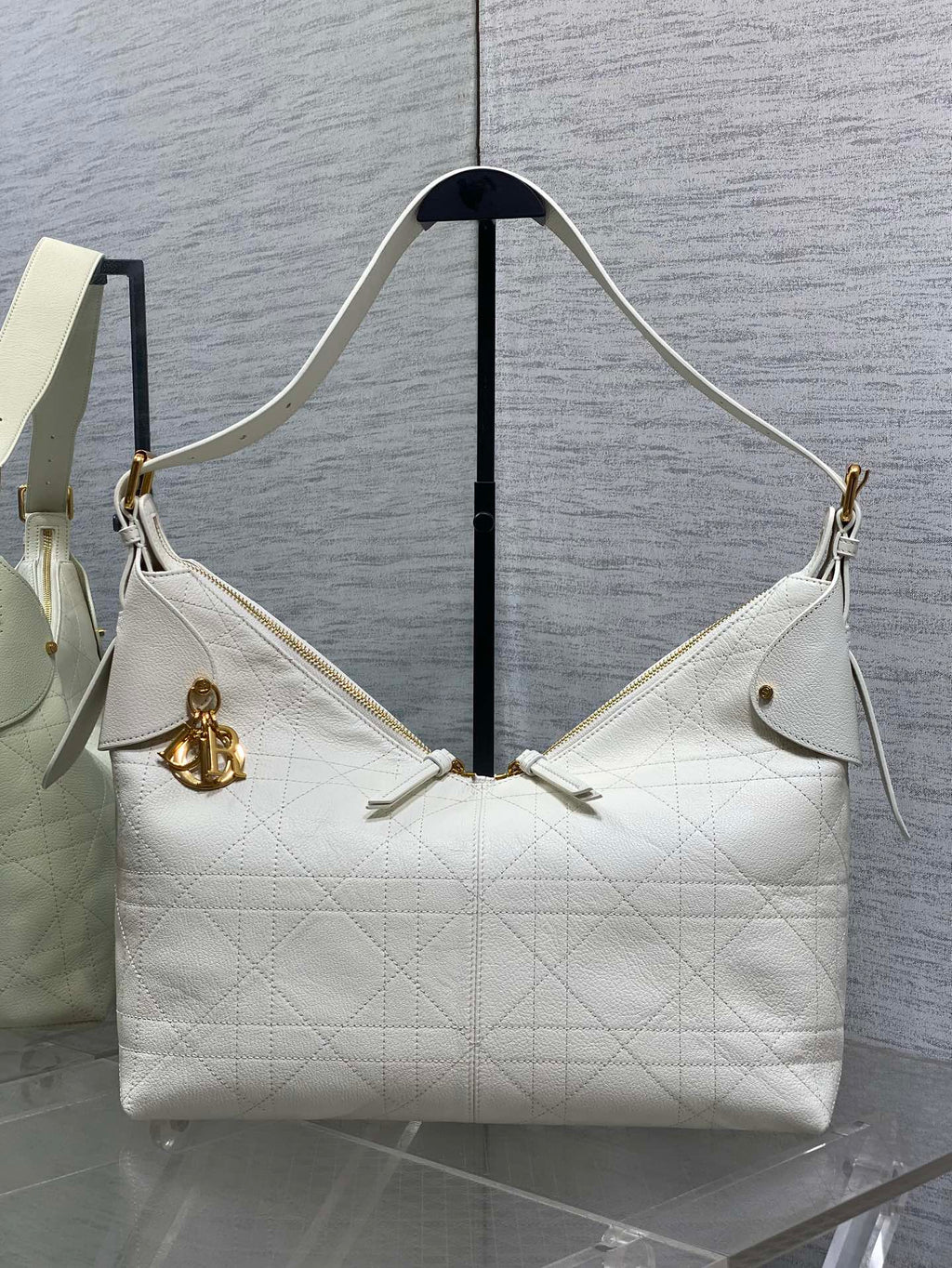 Dior hobo bag in white quilted leather with gold hardware, handles and shoulder strap