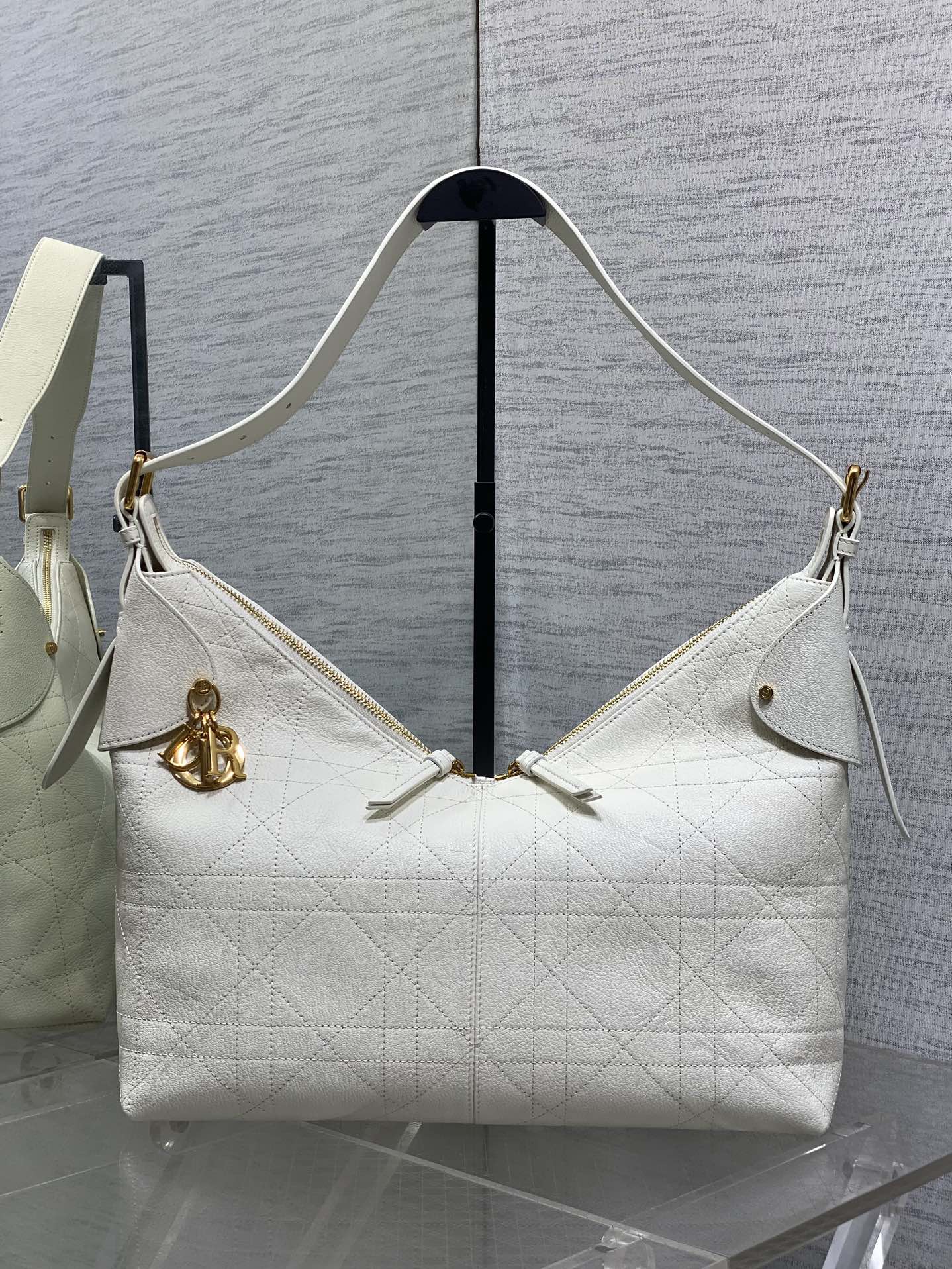 Dior hobo bag in white quilted leather with gold hardware, handles and shoulder strap