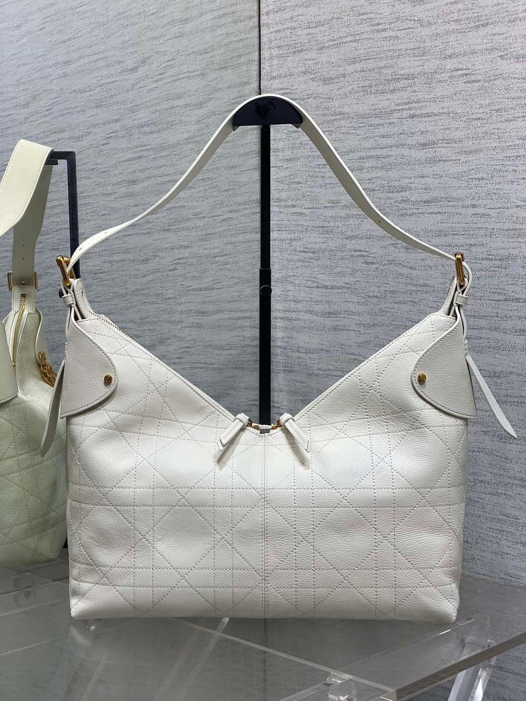 Dior hobo bag in white quilted leather with gold hardware, shoulder strap and top handles