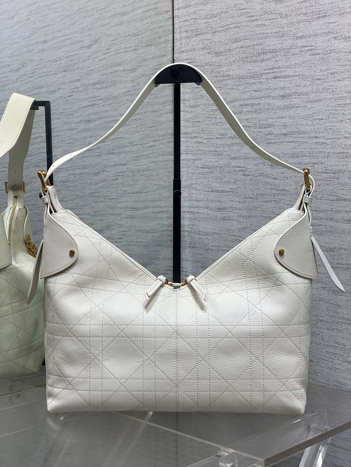Dior hobo bag in white quilted leather with gold hardware, shoulder strap and top handles