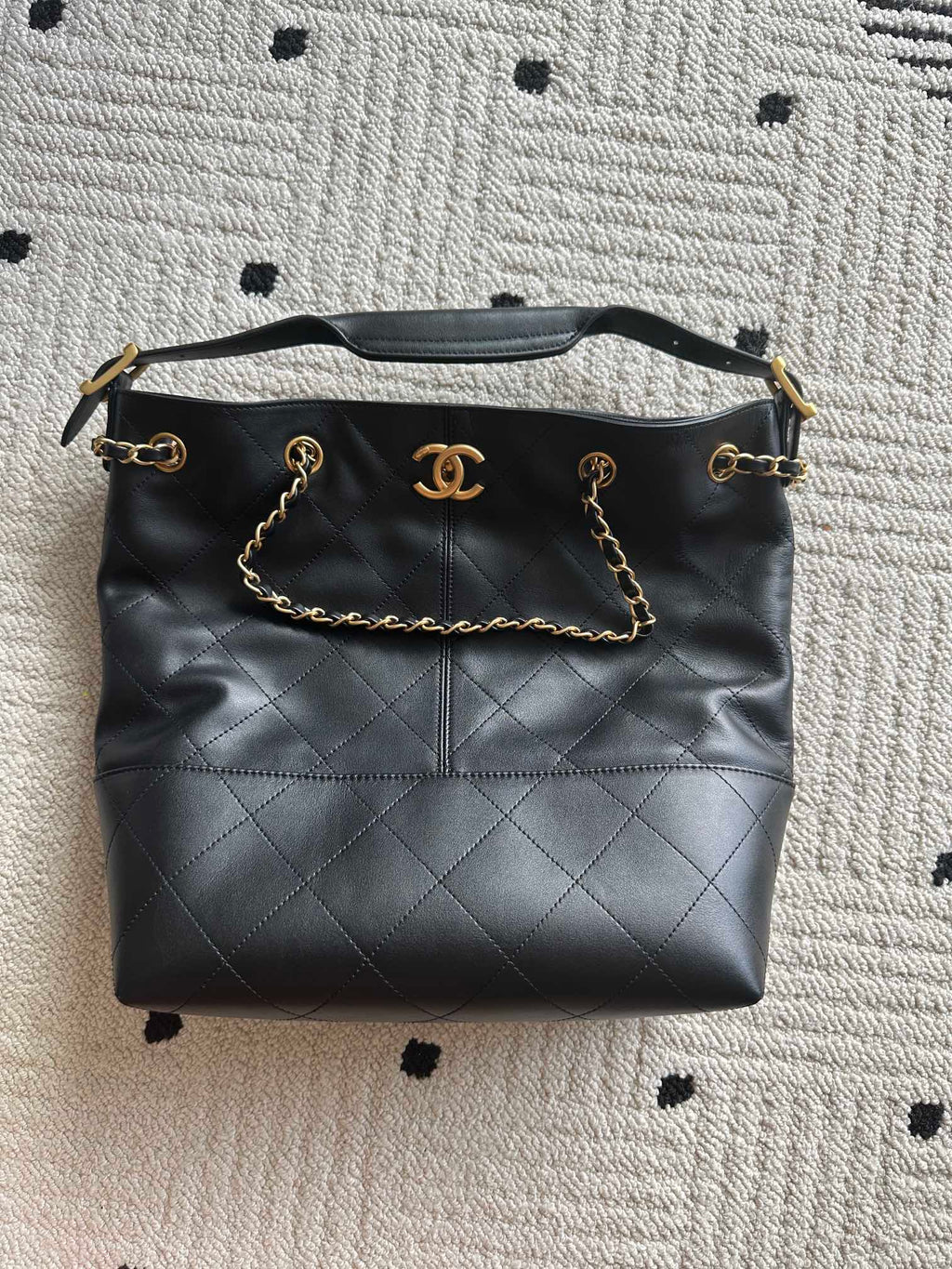 Chanel quilted leather shoulder bag with gold chain handle and CC logo front