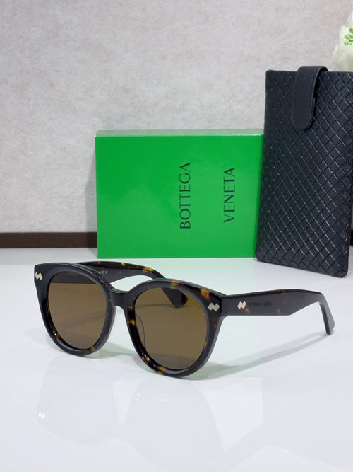 Tortoiseshell round sunglasses with brown-tinted lenses and small logo detail