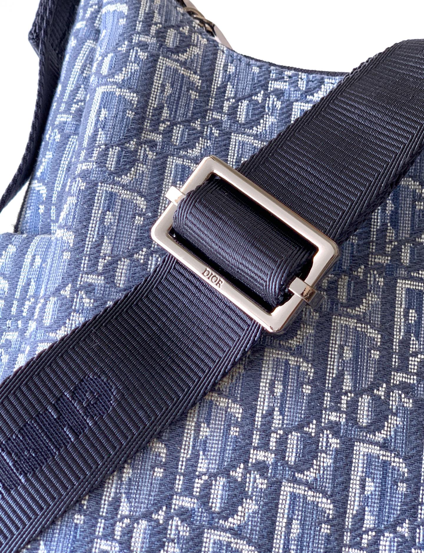 Dior men’s bag strap buckle in silver-tone metal on navy webbing