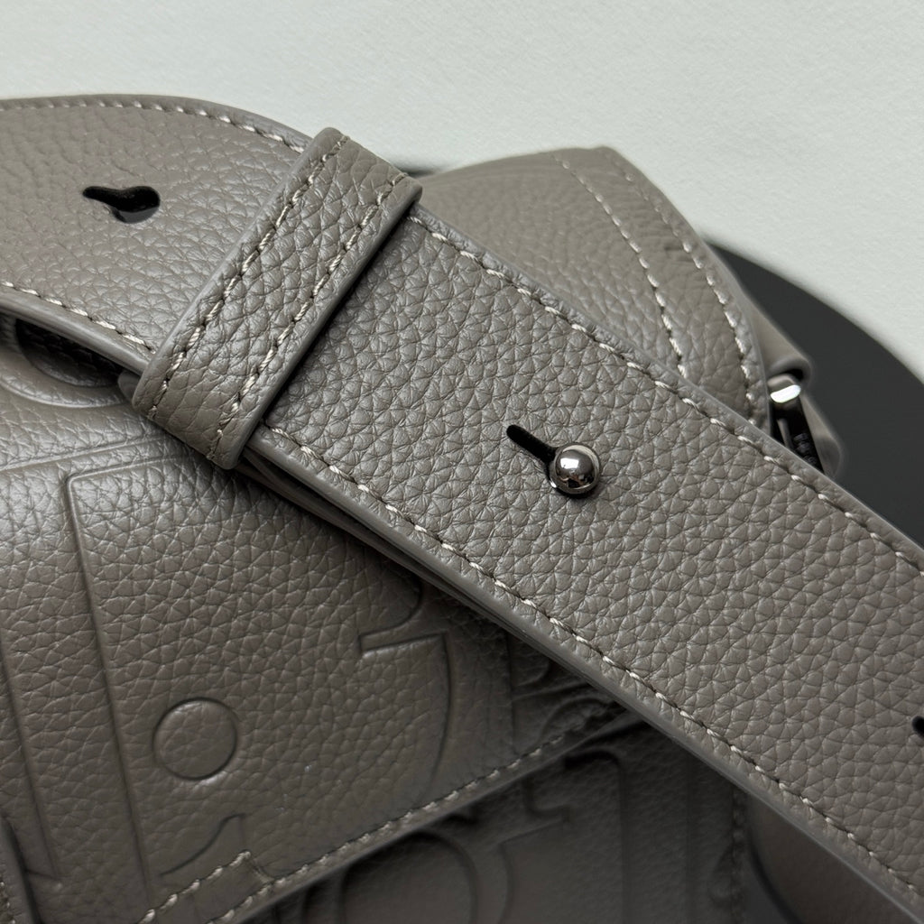 Dior bag adjustable strap with snap buttons and pebble-grain leather