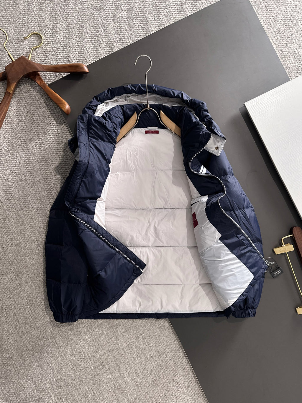 Gucci puffer jacket hood lining and interior, navy outer shell with white inner