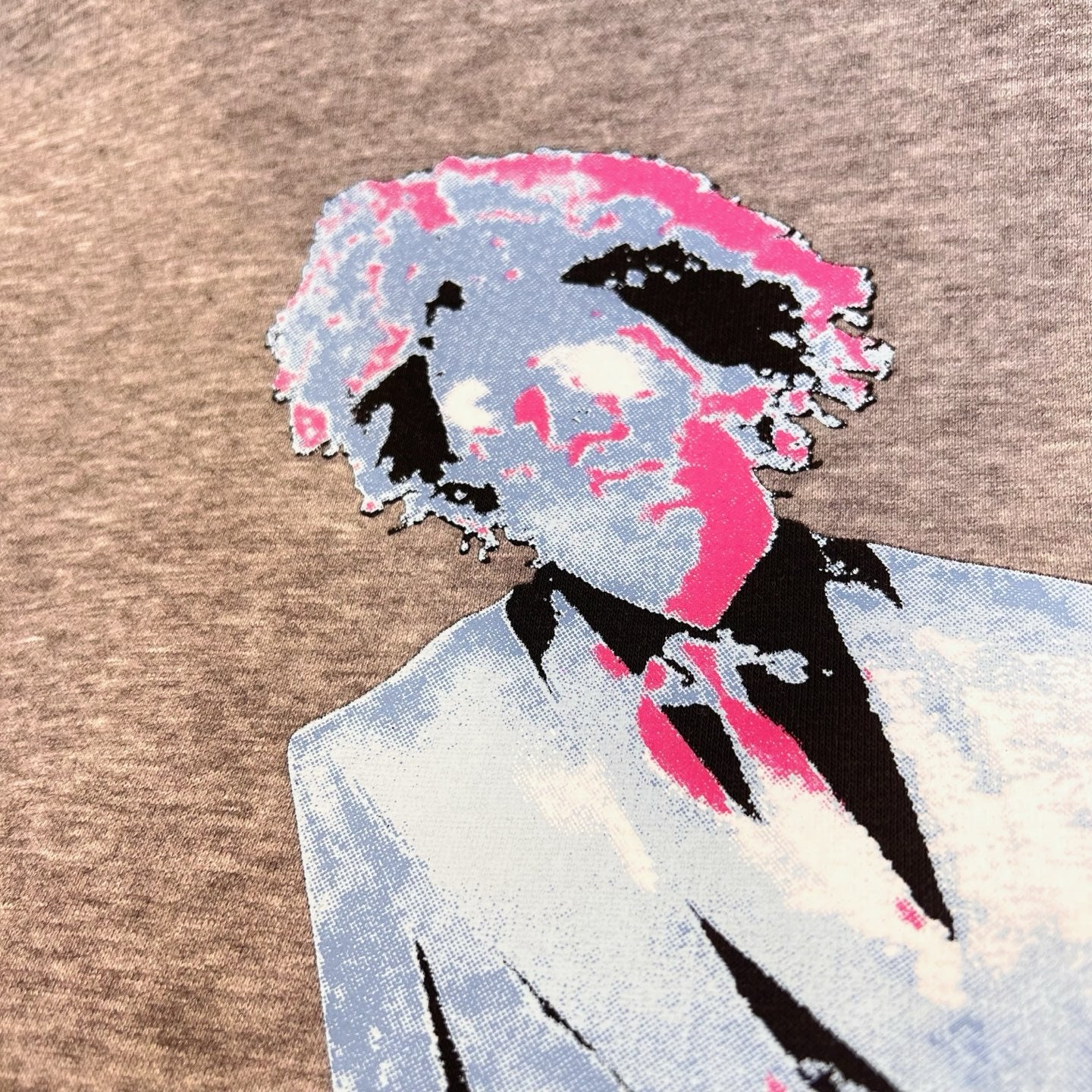 Long graphic shirt close-up portrait print in pink and blue on heather gray