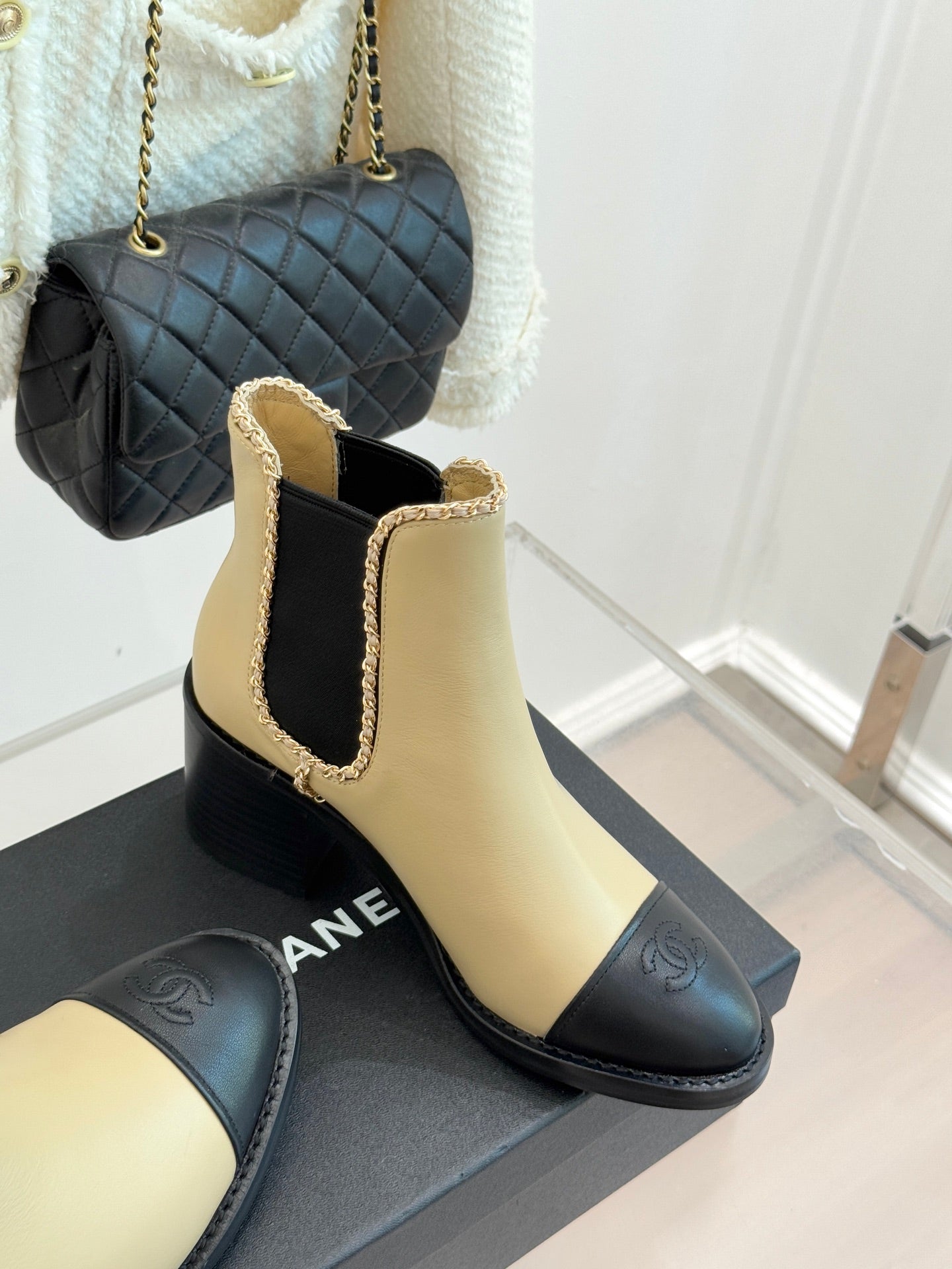 Women’s chelsea boots with cream leather and black quilted-style toe detail
