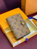 Small bag with tan Louis Vuitton monogram and front snap clasp