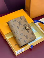Small bag with tan Louis Vuitton monogram and front snap clasp