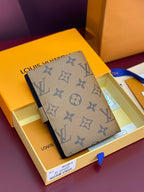 Small bag with tan Louis Vuitton monogram and snap front
