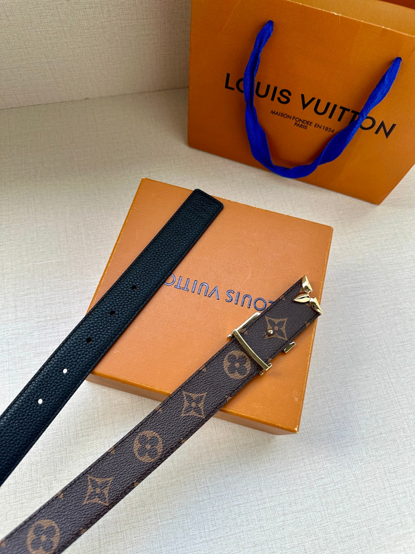 Leather belt with monogram canvas panel, dark blue leather, gold LV buckle