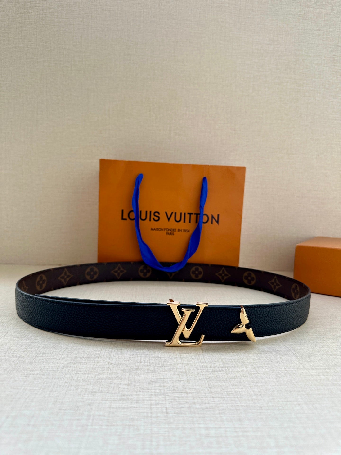 Louis Vuitton belt in dark blue leather with gold LV buckle and monogram print