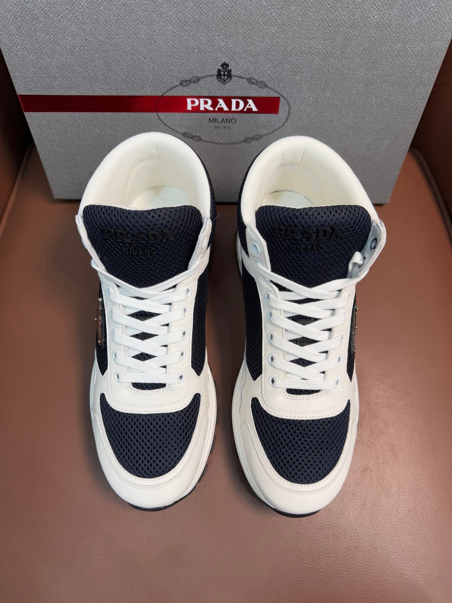 Lace-up sneakers in white and dark navy with chunky rubber sole