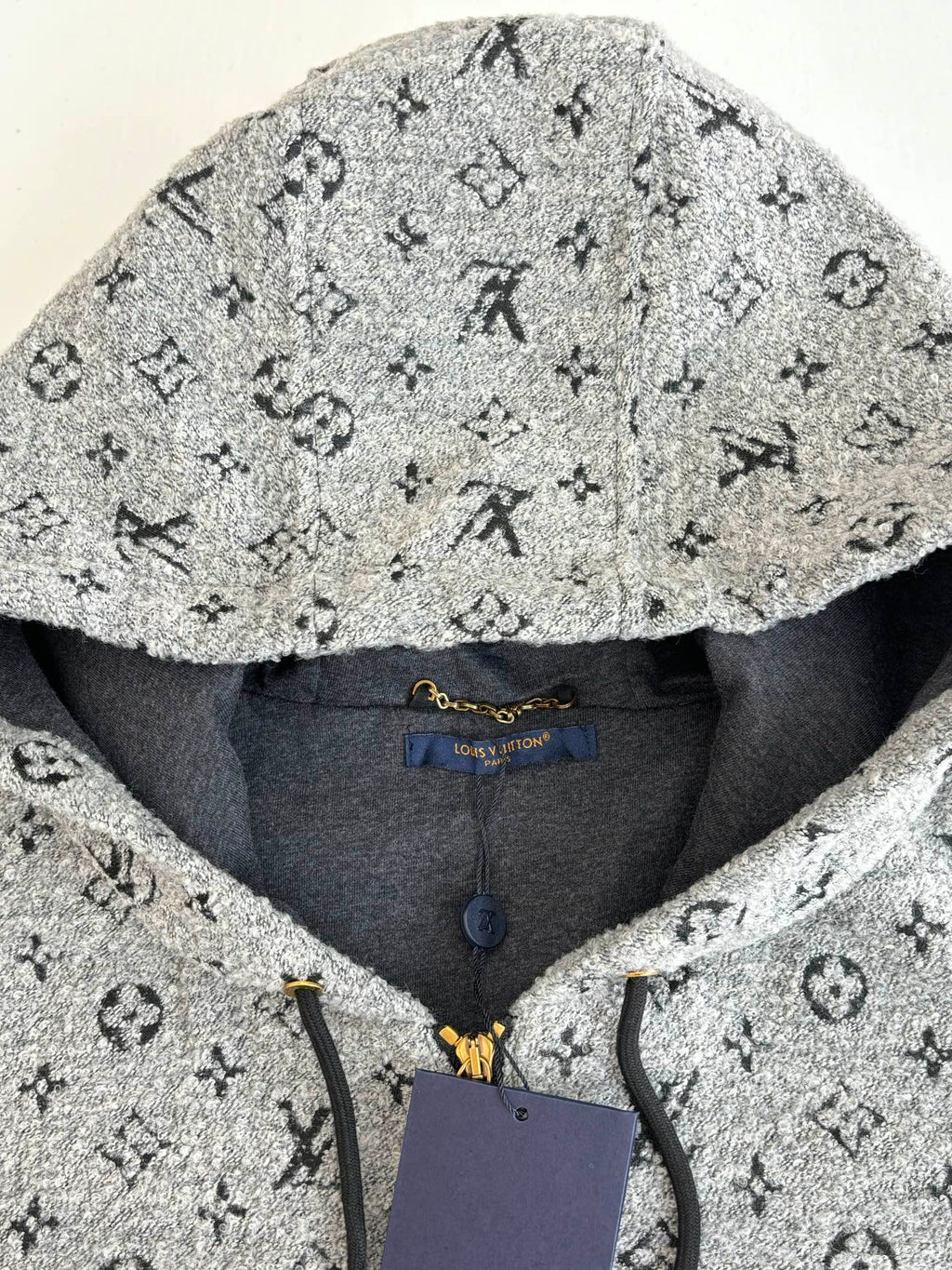Louis Vuitton hoodie collar with hood, grey monogram knit and dark inner lining