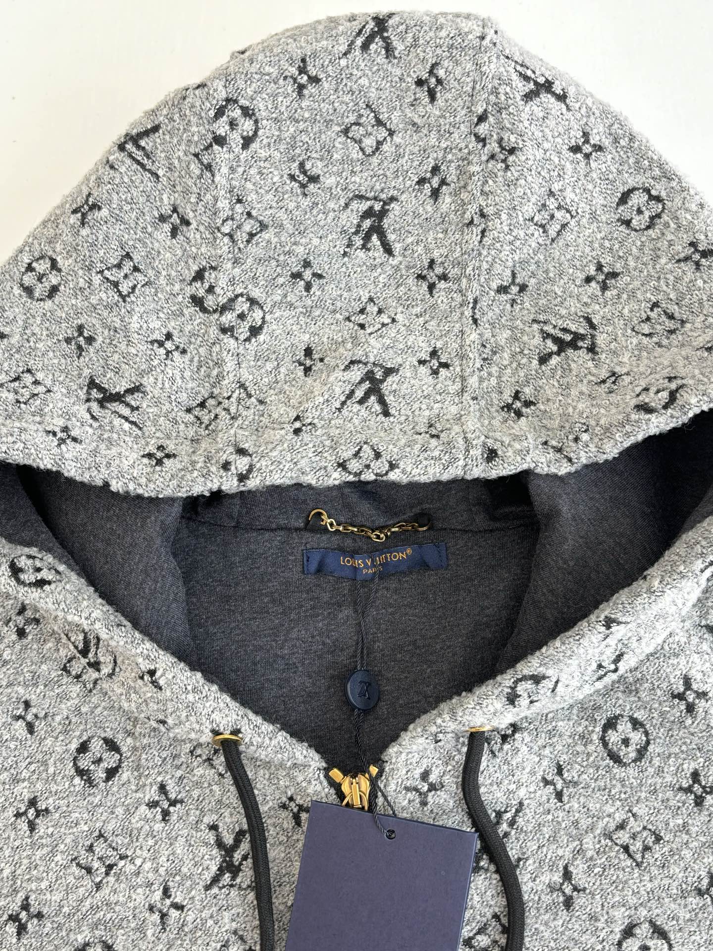Louis Vuitton hoodie collar with hood, grey monogram knit and dark inner lining