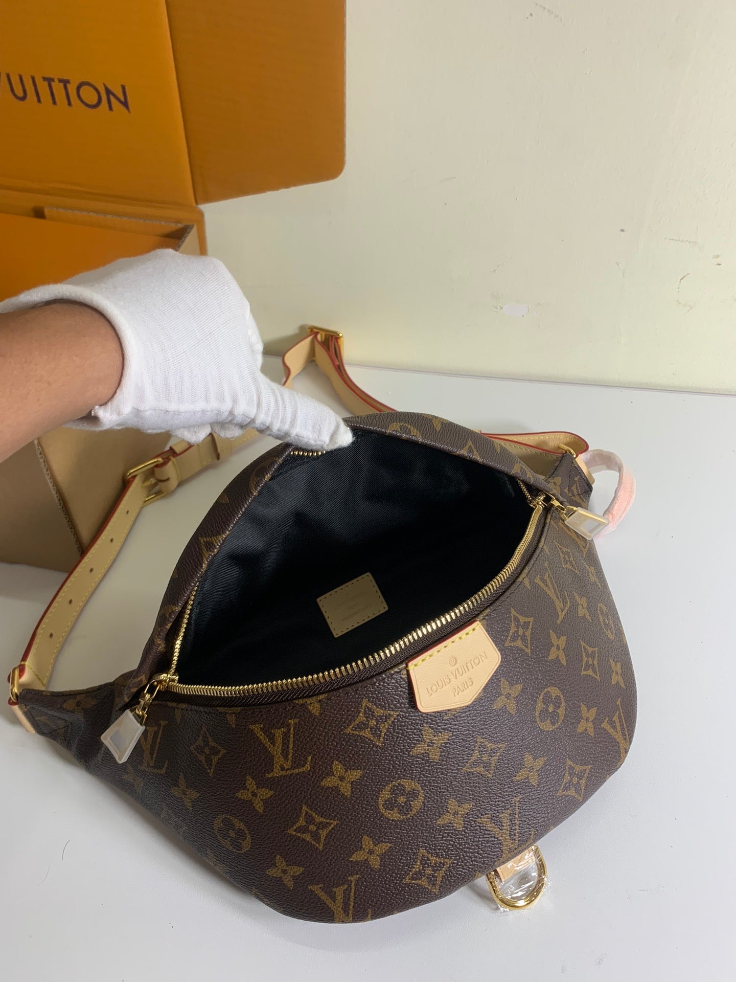 Louis Vuitton monogram hobo bag open top with black lining, gold zipper and label