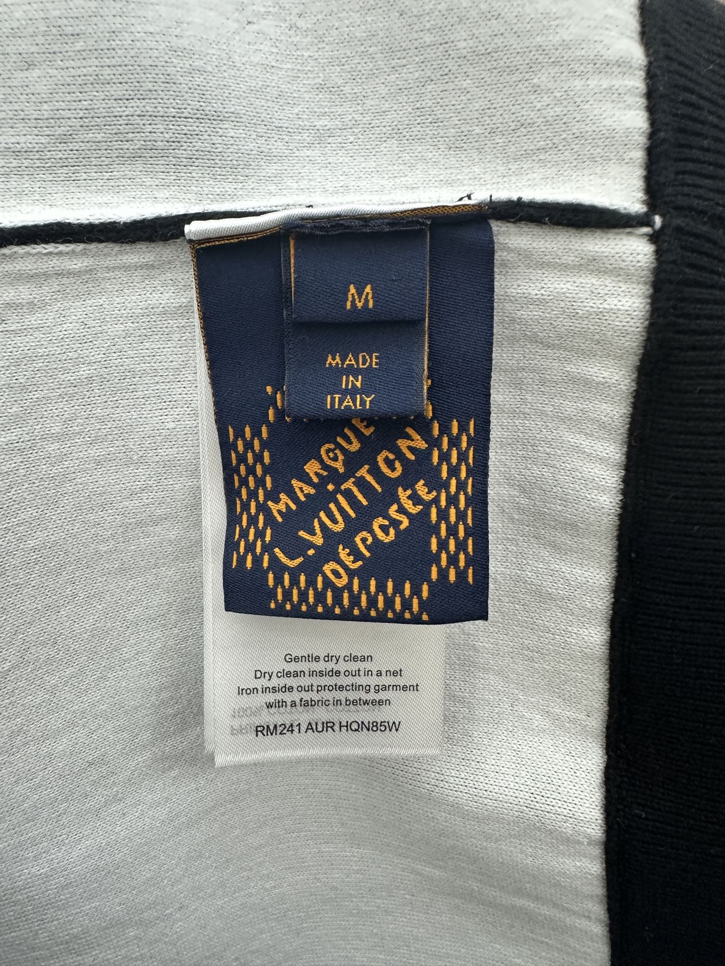Hoodie clothing label: size M, Made in Italy, and care instructions