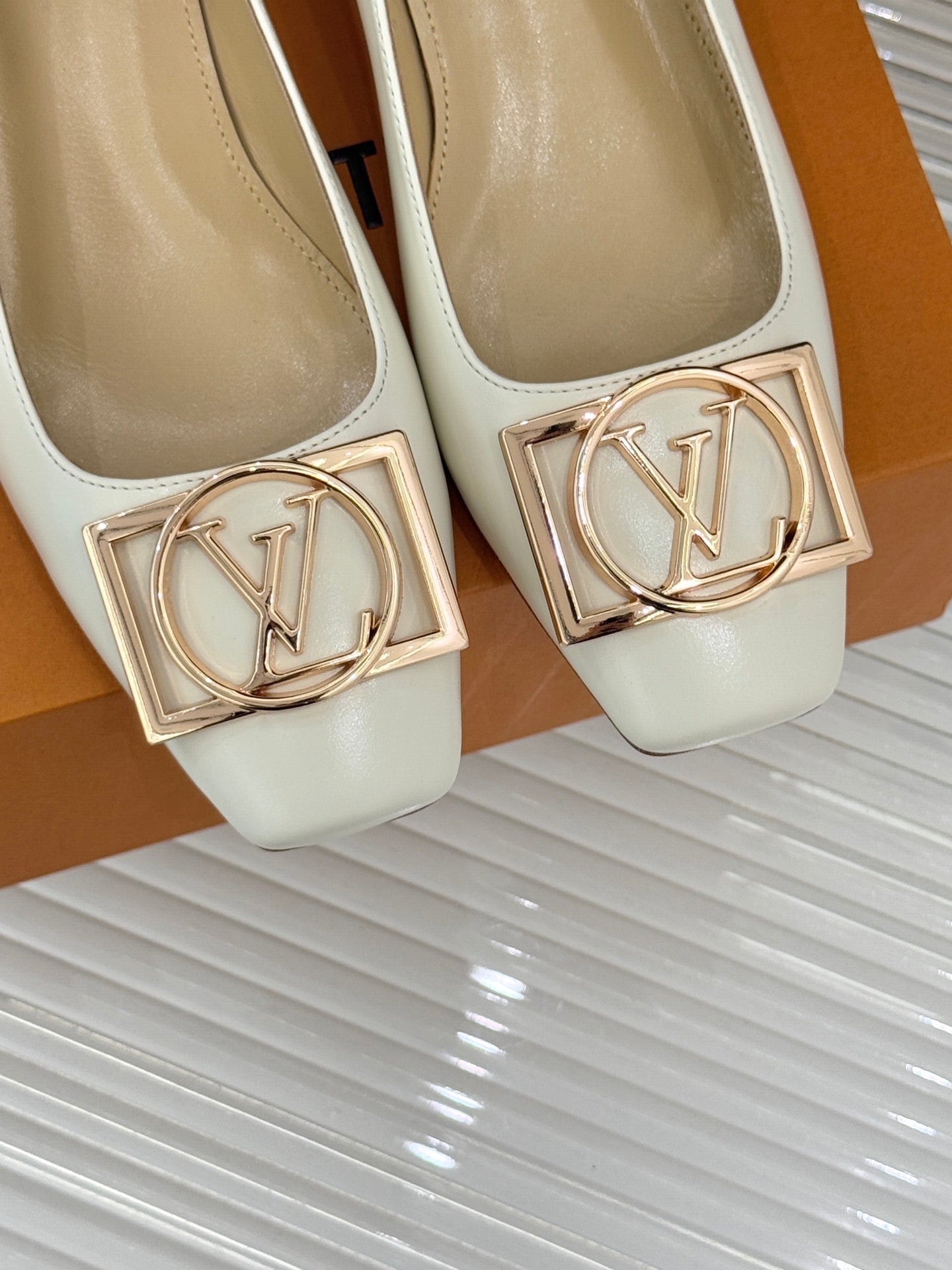 Louis Vuitton ladies’ light flats with gold-tone LV buckle at square front