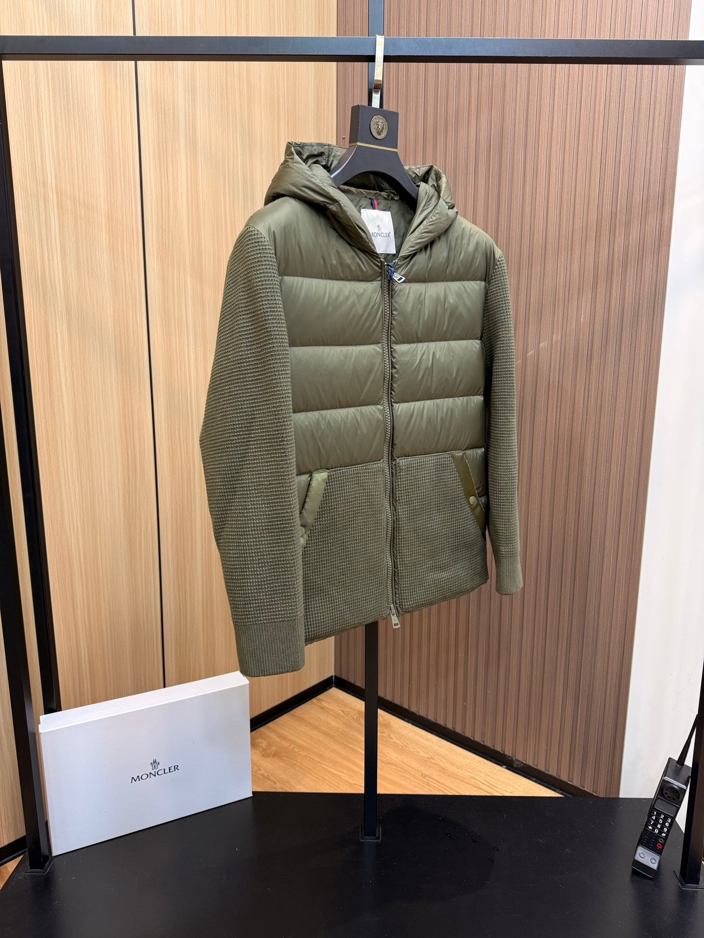 Long puffer jacket in dark olive green, ribbed sleeves and hood