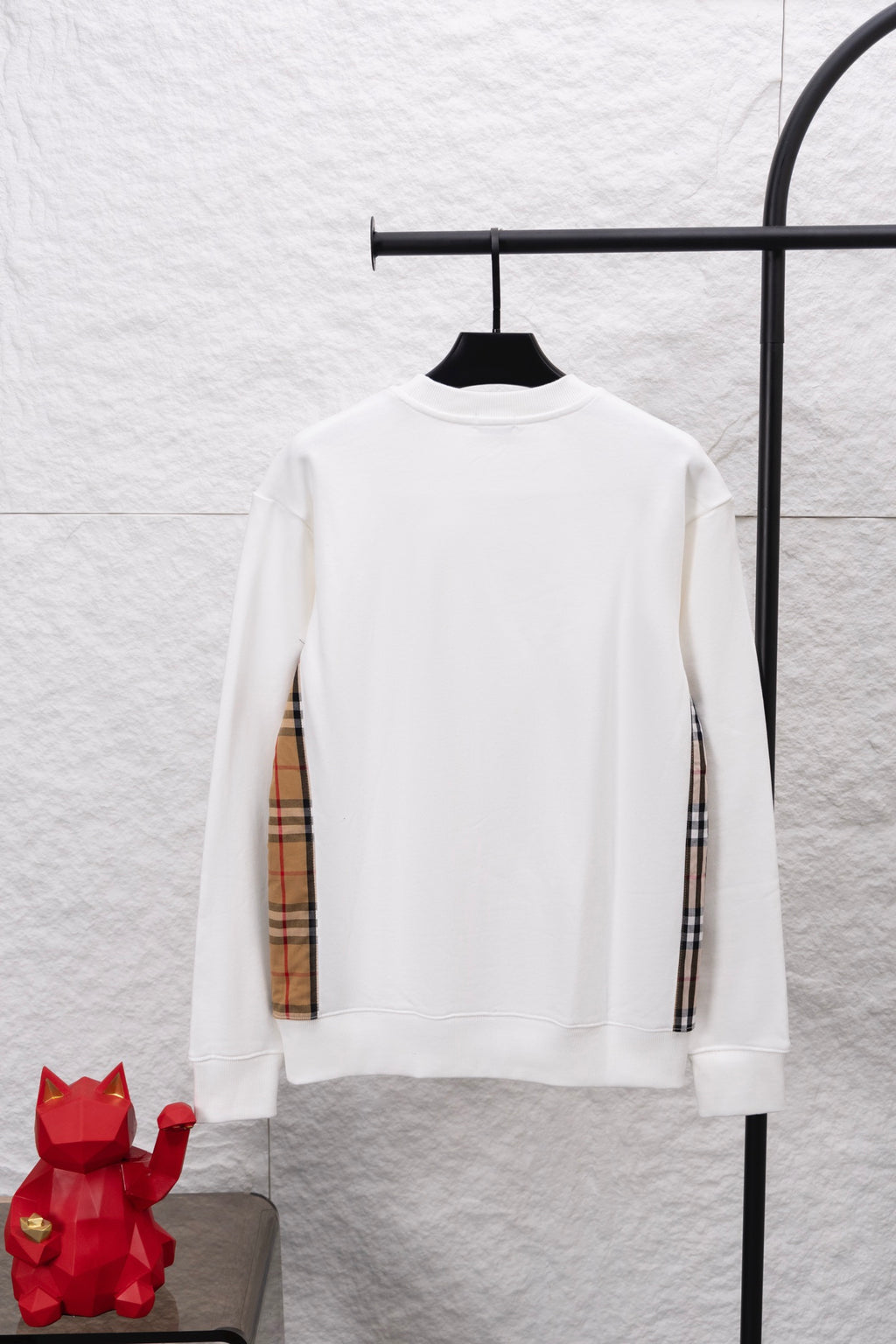 White long-sleeve sweatshirt with checkered sleeve panels, crew neckline