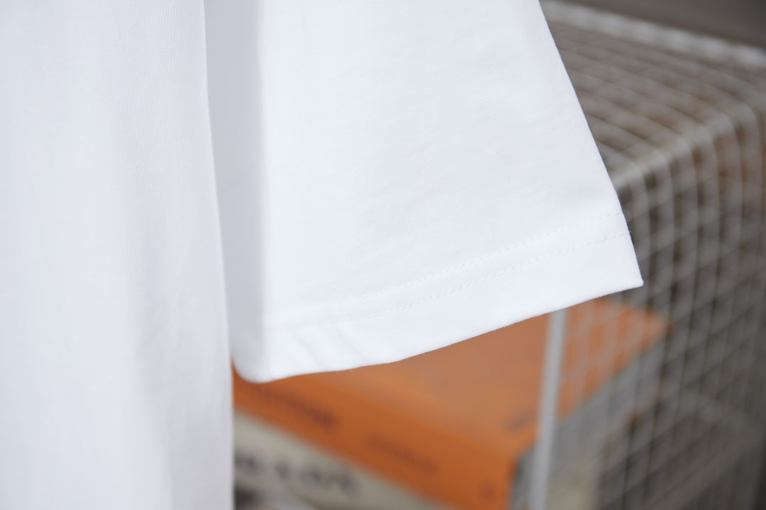White short-sleeve T-shirt with straight hem