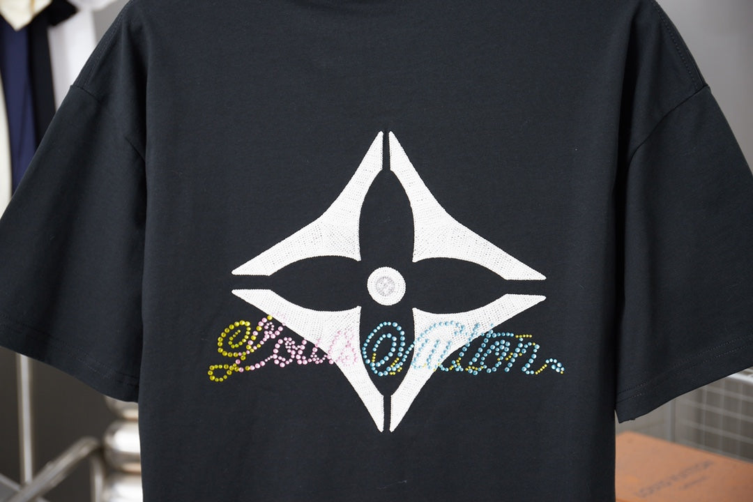 Louis Vuitton T-shirt back in dark navy with white diamond emblem