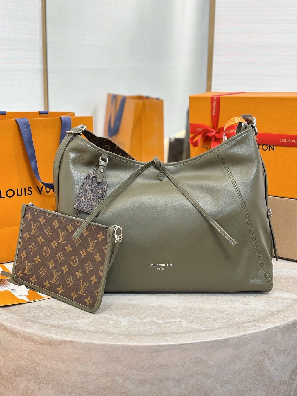 Louis Vuitton bag in olive green leather with adjustable shoulder strap