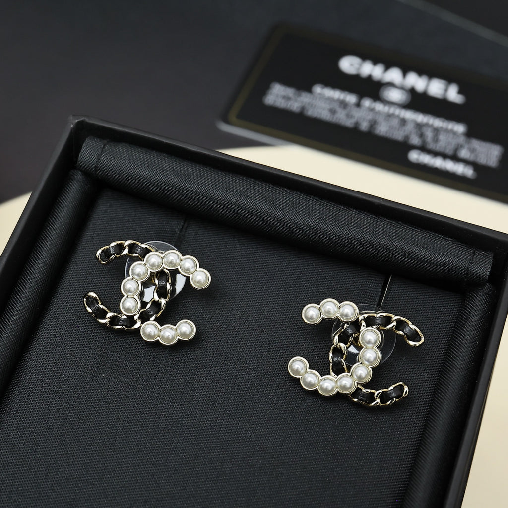 Pair of pearl and gold-tone chain earrings in black presentation box