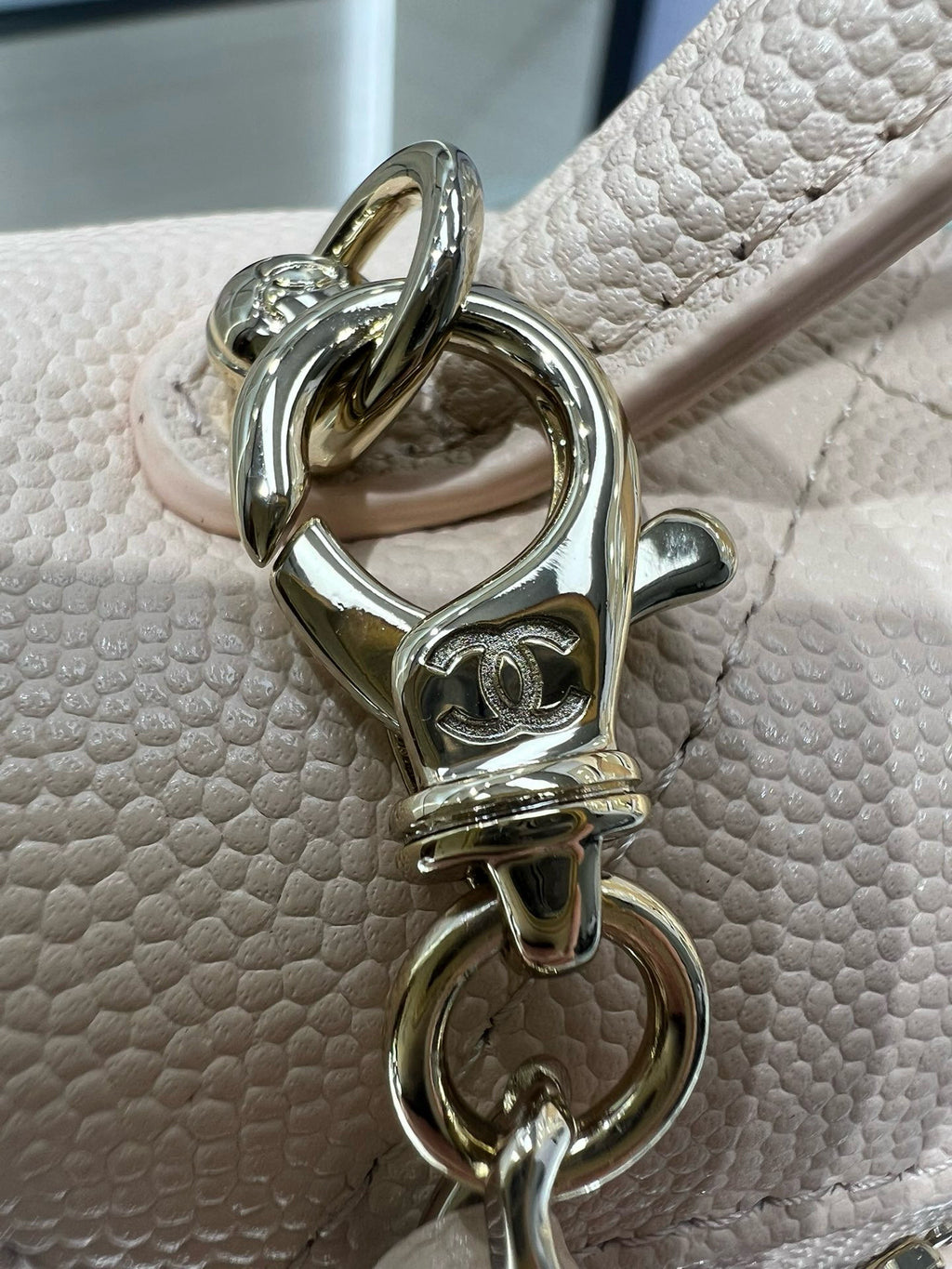 Cream leather handbag clasp with gold-toned ring and chain attachment hardware
