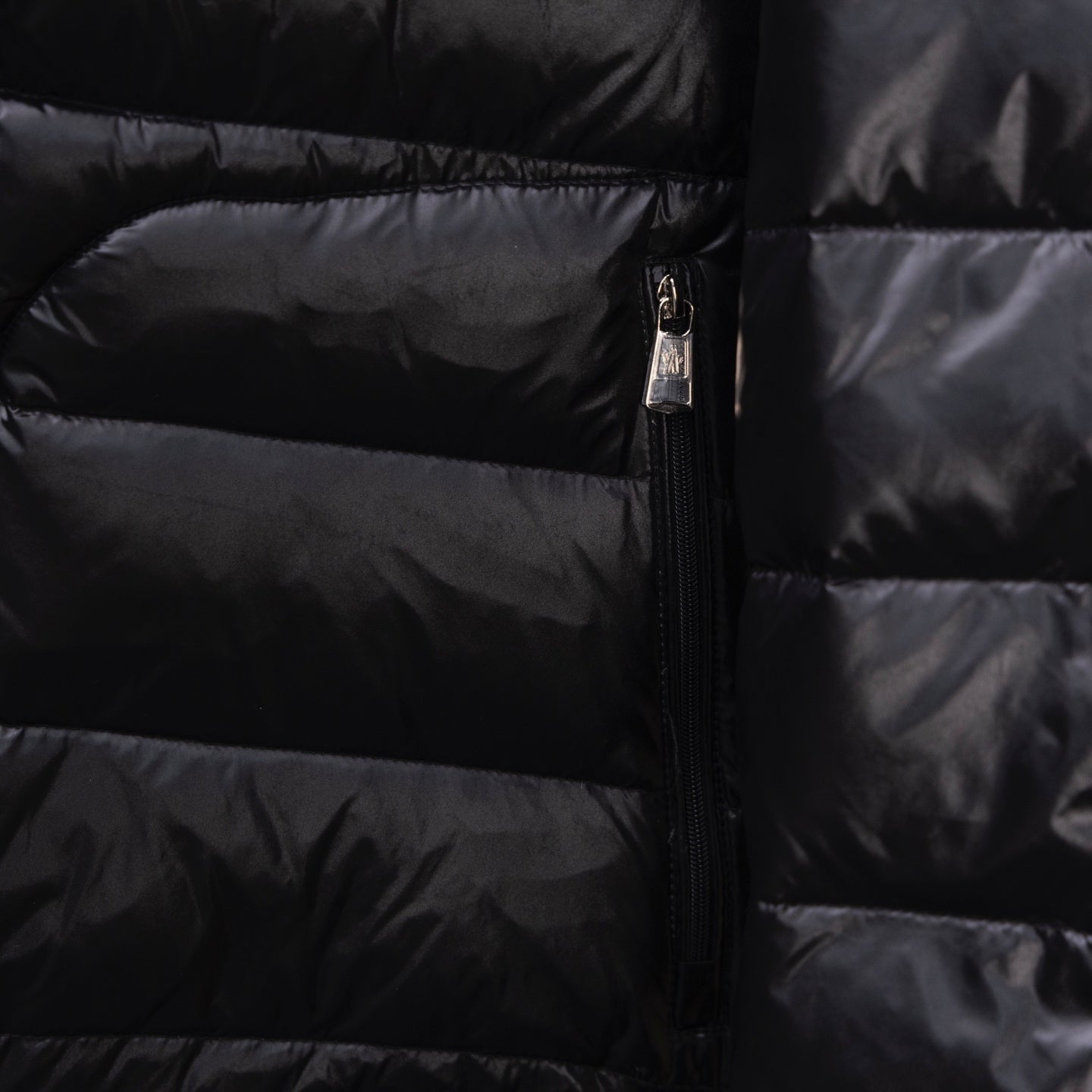 Black puffer jacket front zipper in quilted panel