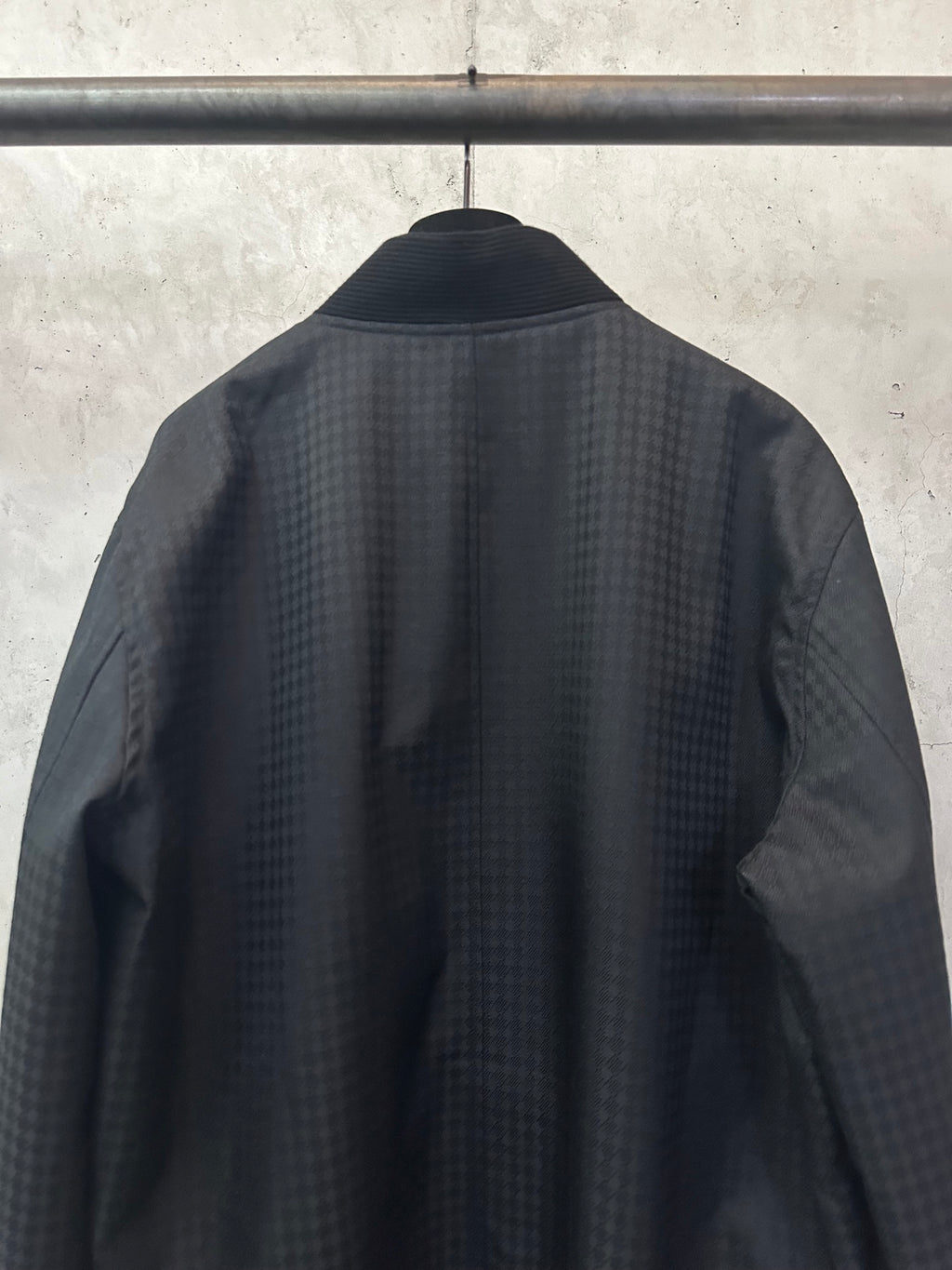 Long-sleeve jacket back, dark textured weave with ribbed cuffs and hem stripe