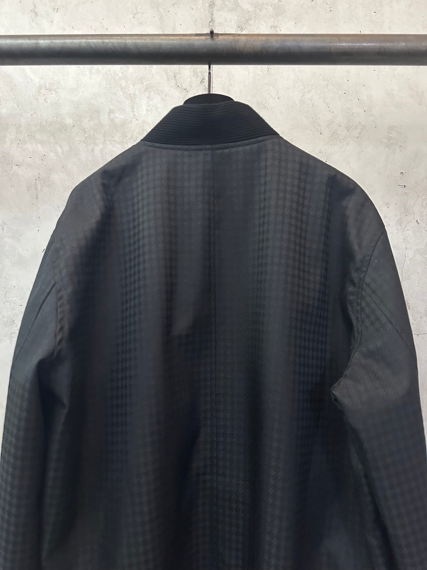 Long-sleeve jacket back, dark textured weave with ribbed cuffs and hem stripe