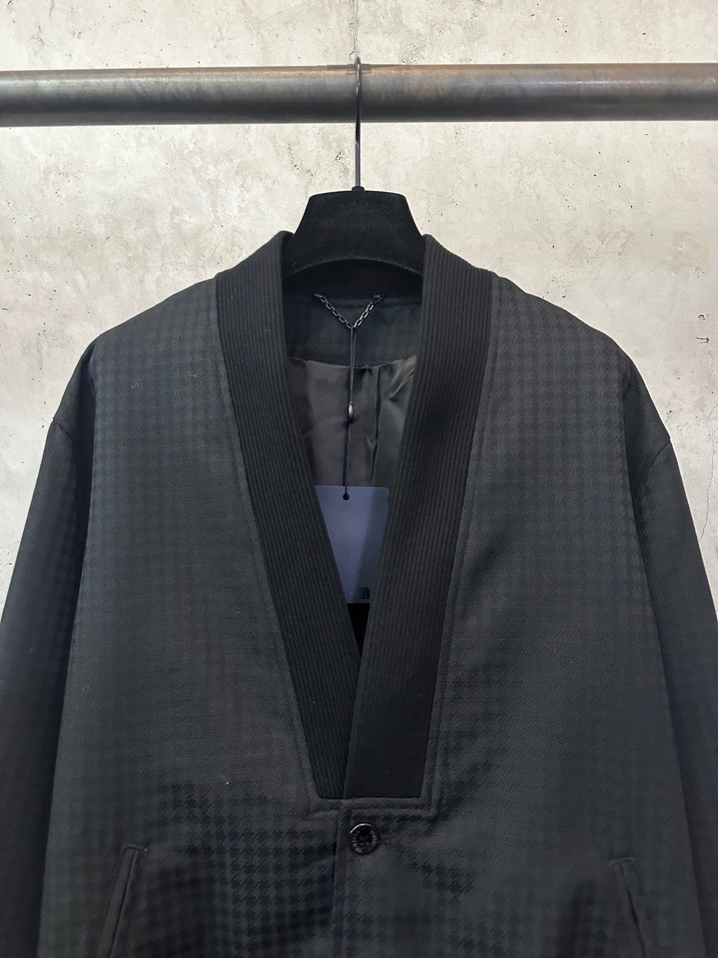 Long-sleeve jacket with V-neck placket, ribbed collar, multicolor hem stripe