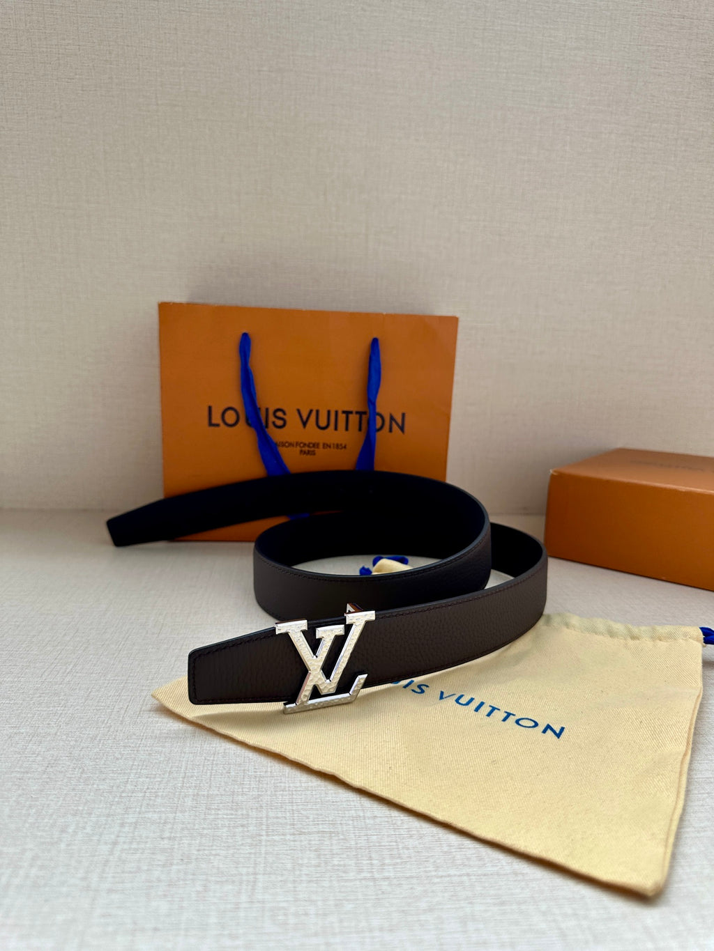 Louis Vuitton belt set with dark leather belt, LV buckle and pouch contents