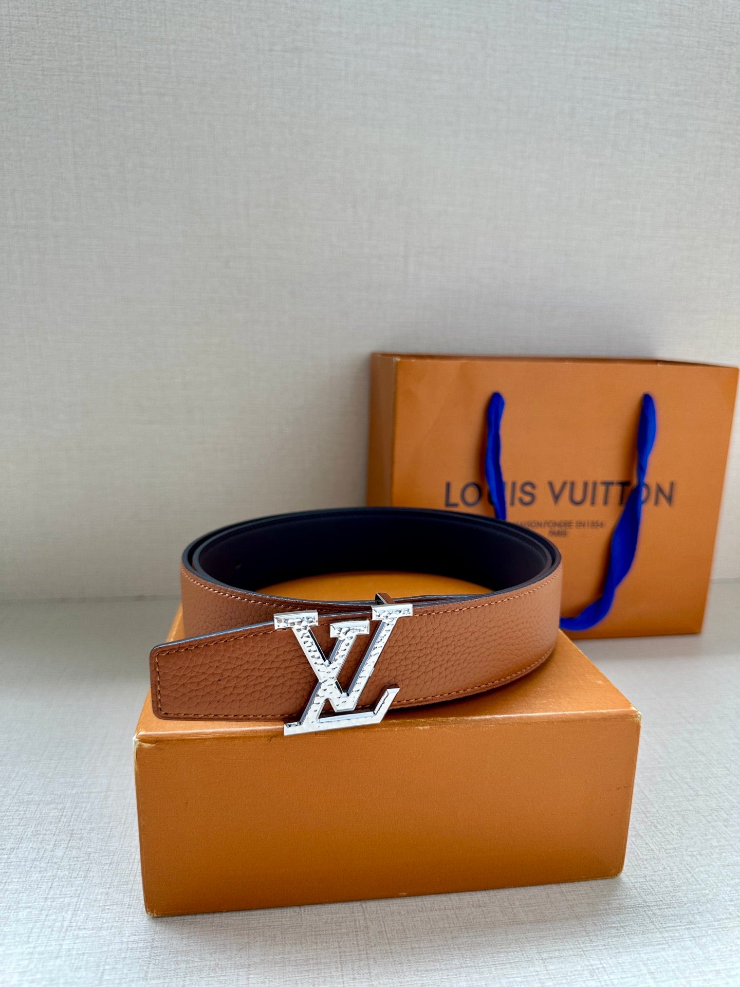 Louis Vuitton belt, tan leather strap with gold LV buckle