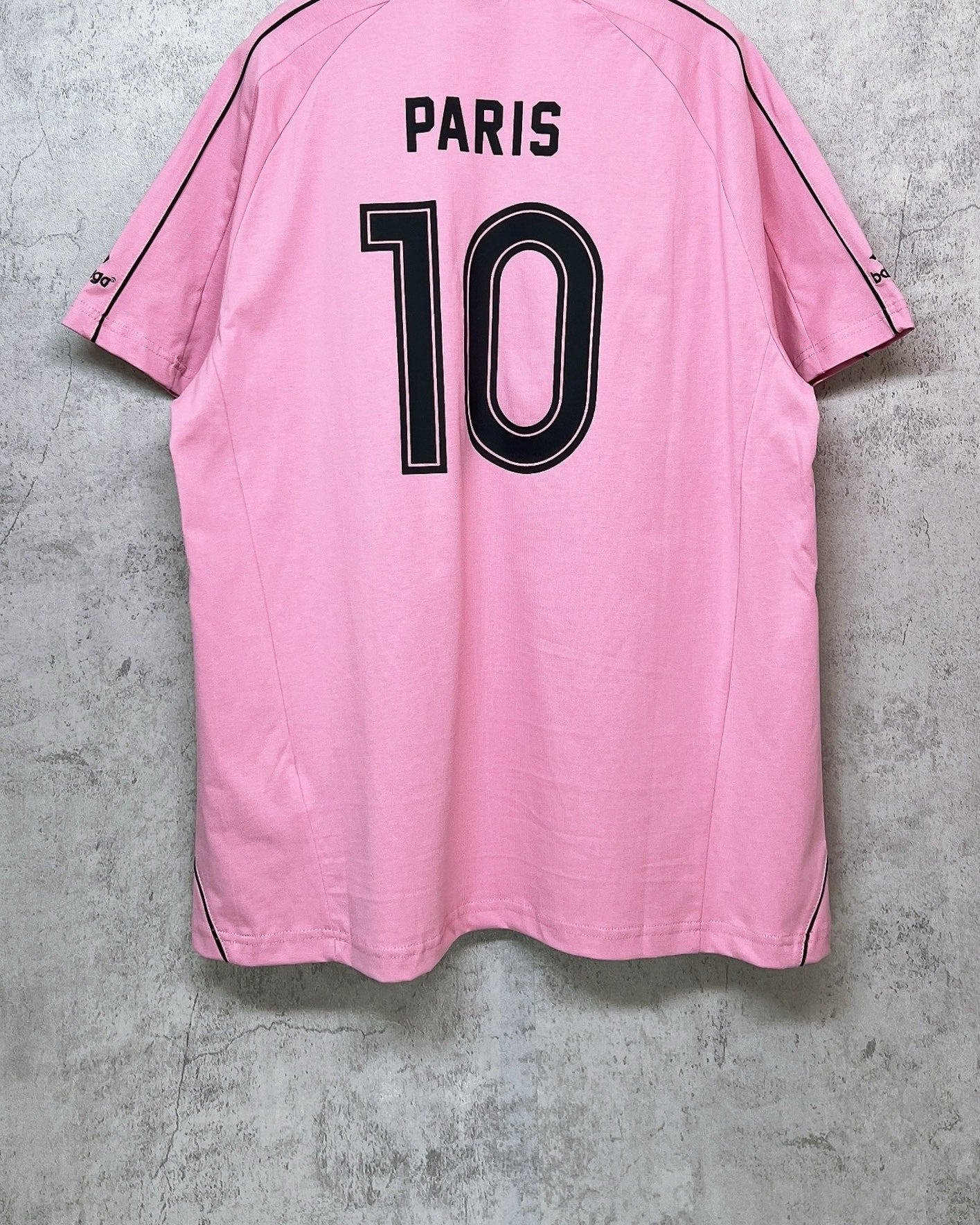 Balenciaga short-sleeve T-shirt, pink back close-up with “PARIS 10”