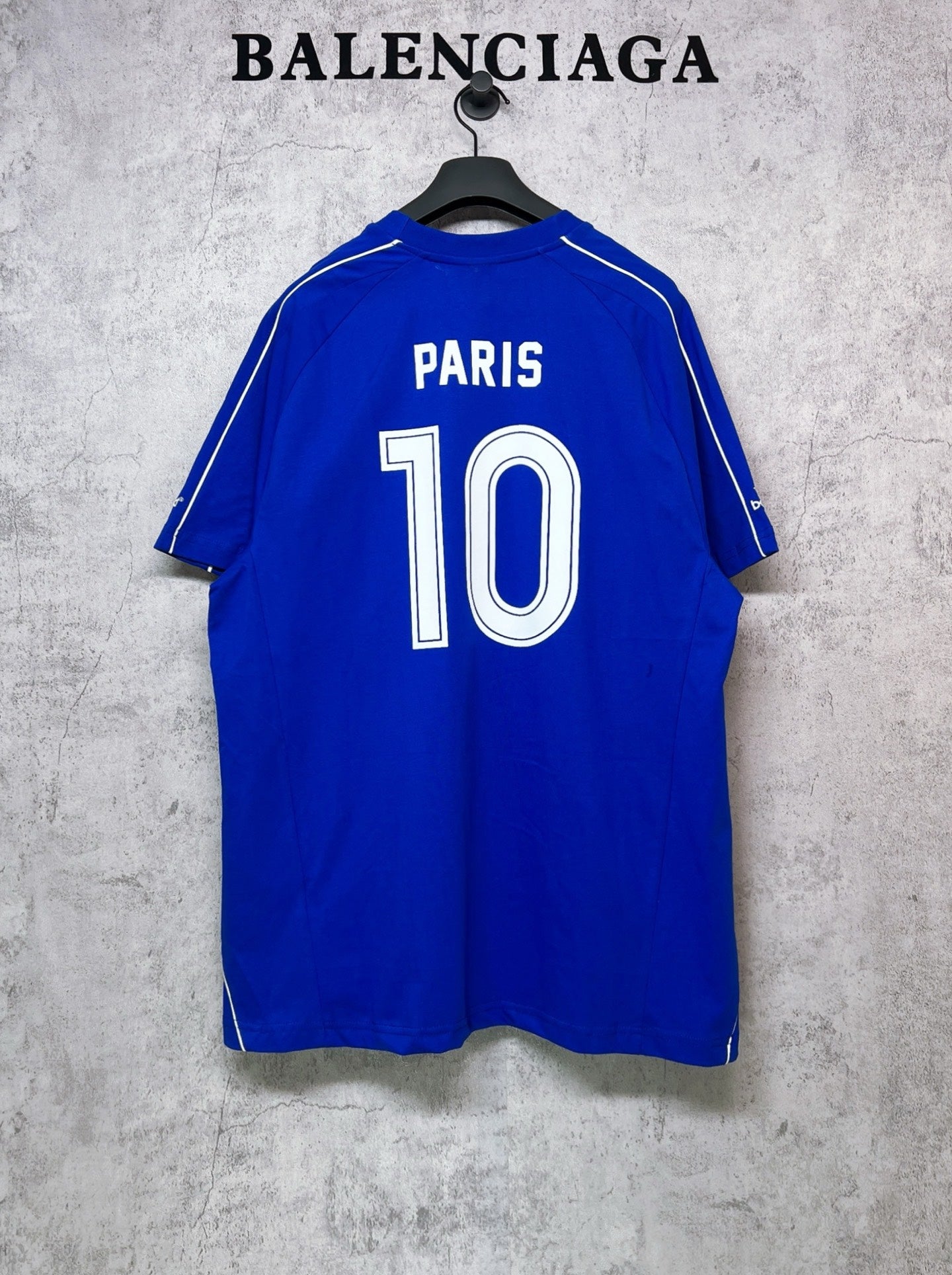 Blue short-sleeve jersey back with 'PARIS' and large number '10' print