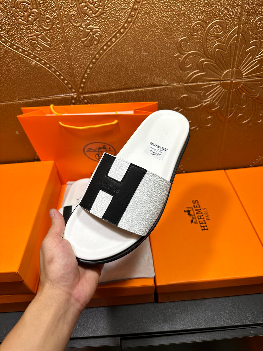 Hermes slide sandal held: white footbed with black H-style strap